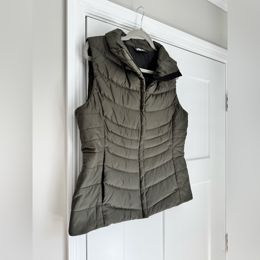 North Face women’s dark / olive green down-filled 550 puffer vest